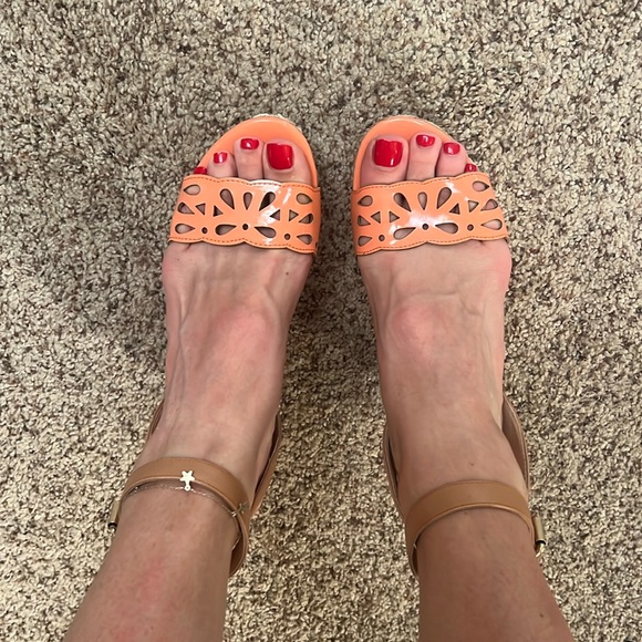 Nine wear cantaloupe orange wedges - Picture 1 of 6